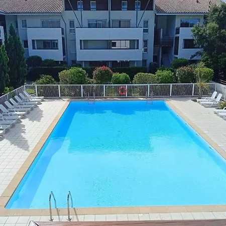 Superb With Terrace Near דירה מולייטס-אה-מא